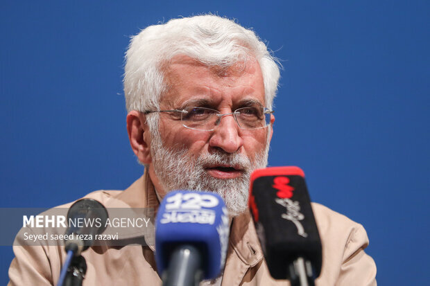 جلیلی حمله اسرائیل را هم به گردن ظریف انداخت!/ کسانی که کشور را به جنگ کشاندند، امروز حرف از تغییر پارادایم می‌زنند!