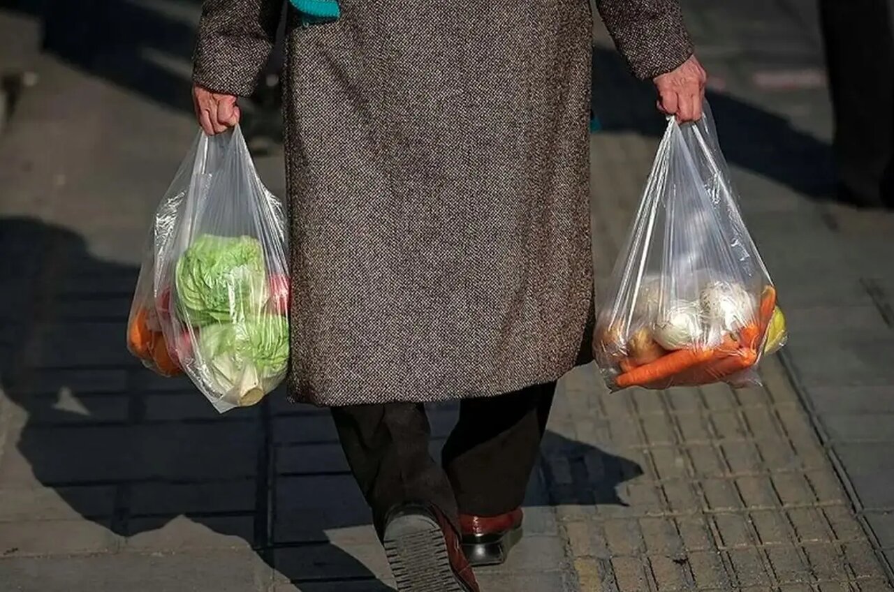 تحلیل روزنامه اینترنتی دفتر حفظ و نشر آثار رهبری از راه نجات اقتصاد ایران؛ نباید در انتظار معجزه‌ وین یا نیویورک بود!